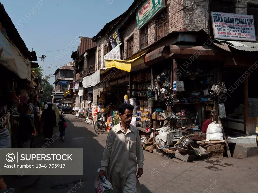 Streetscene in Srinagar, Jammu and Kashmir, India, Asia