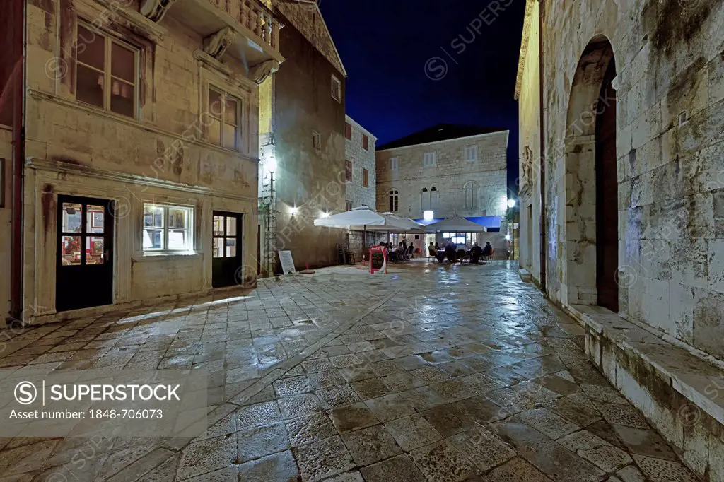 Historic centre of Korcula with Cathedral Sveti Marko, Cathedral of St. Mark at dusk, central Dalmatia, Dalmatia, Adriatic coast, Croatia, Europe, Pub...