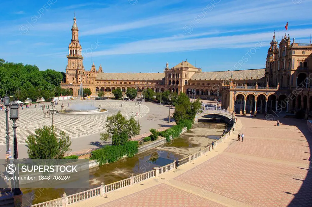 Plaza de España in María Luisa Park, Seville, Andalusia, Spain, Europe