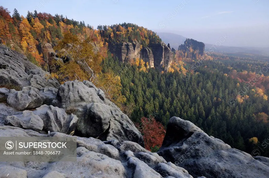 Autumn landscape in the Elbe Sandstone Mountains, Saxon Switzerland, Saxony, Germany, Europe