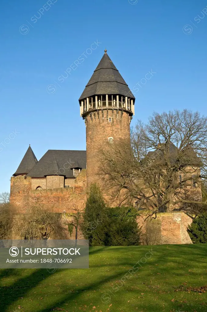 Burg Linn moated castle, in Krefeld Linn, North Rhine-Westphalia, Germany, Europe
