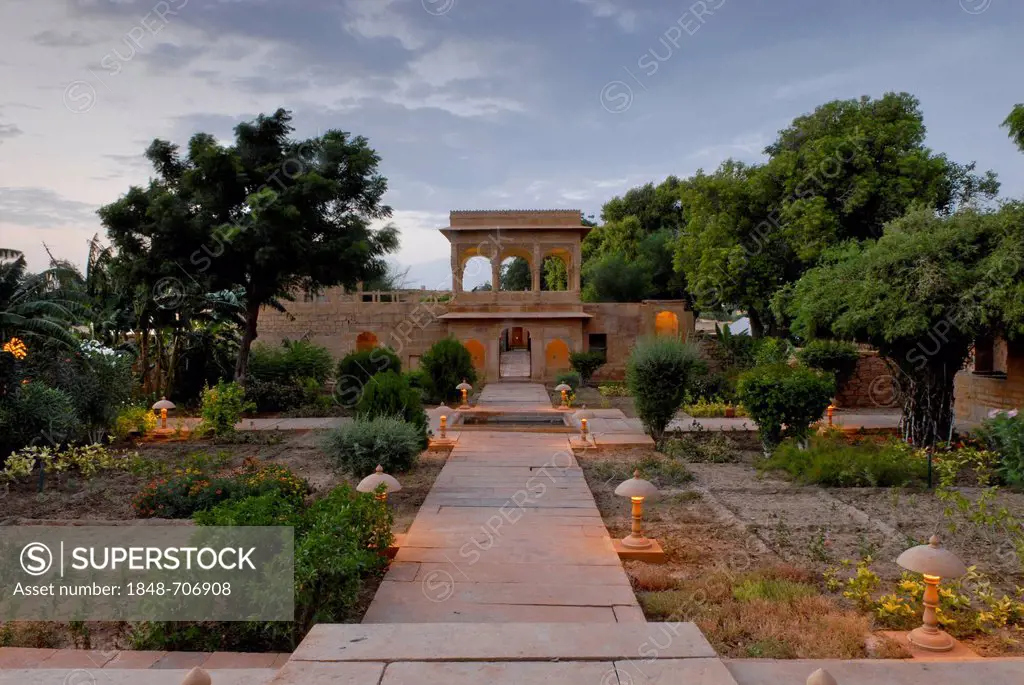 Mool Sagar, heritage hotel and pleasure gardens of the Maharajas of Jodhpur, Jaisalmer, Thar Desert, Rajasthan, North India, India, Asia