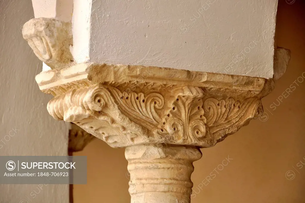 Column with capital from the 10th to 11th century in the cloister of St. Anna, Benedictine abbey of Montecassino, Monte Cassino, Cassino, Lazio, Italy...