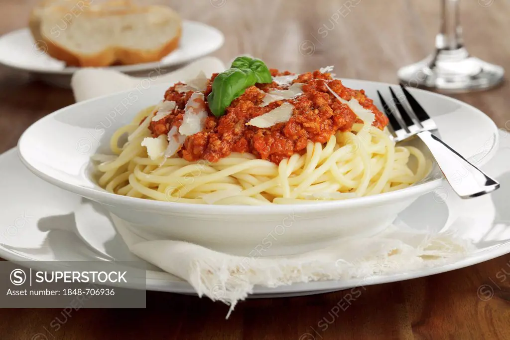 Spaghetti Bolognese with parmesan and basil, bread - recipe file available