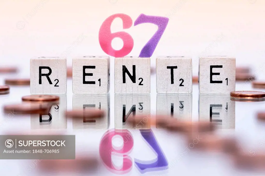 Cubes with letters forming the word Rente, German for pension, symbolic image for retirement starting at 67 years