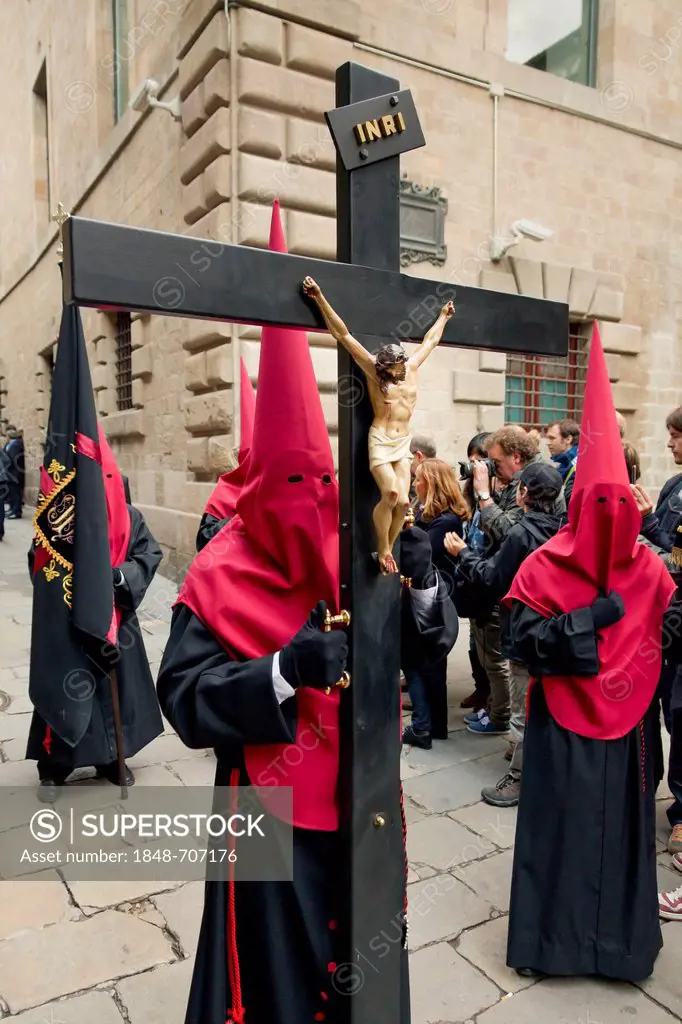 Penitents with crosses at the Good Friday procession, Semana Santa, Holy Week, Barcelona, Catalonia, Spain, Europe