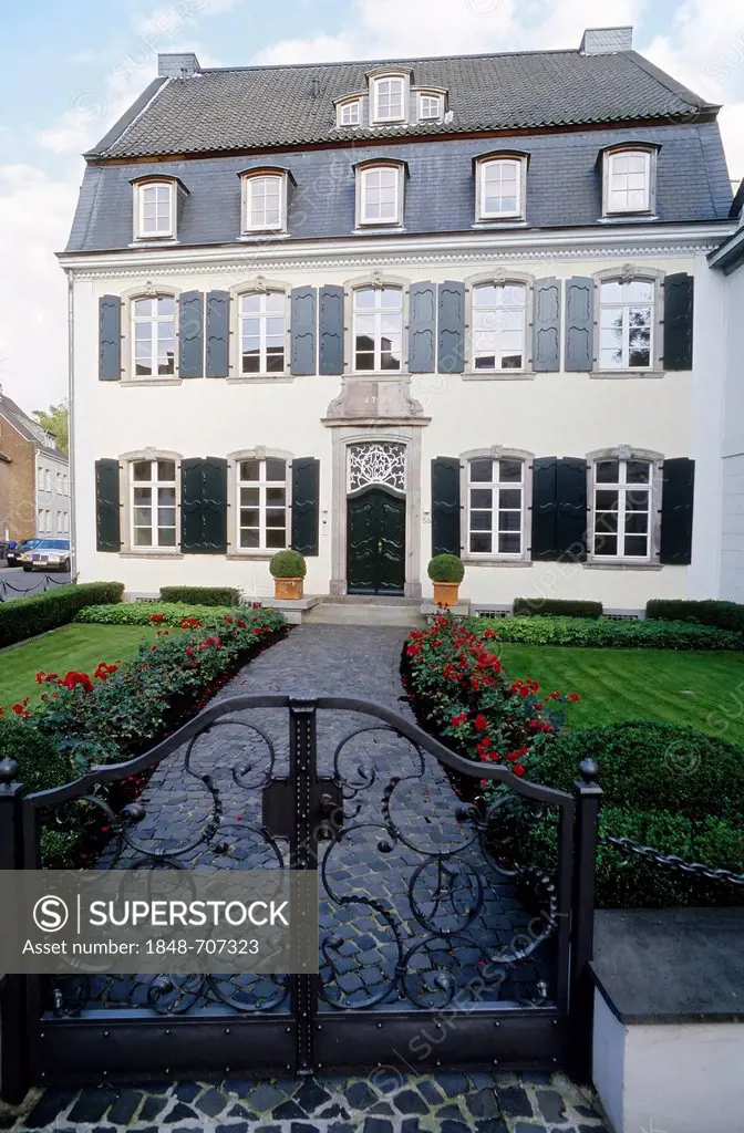 Baroque residential house, renovated, Uerdingen district, Krefeld, North Rhine-Westphalia, Germany, Europe