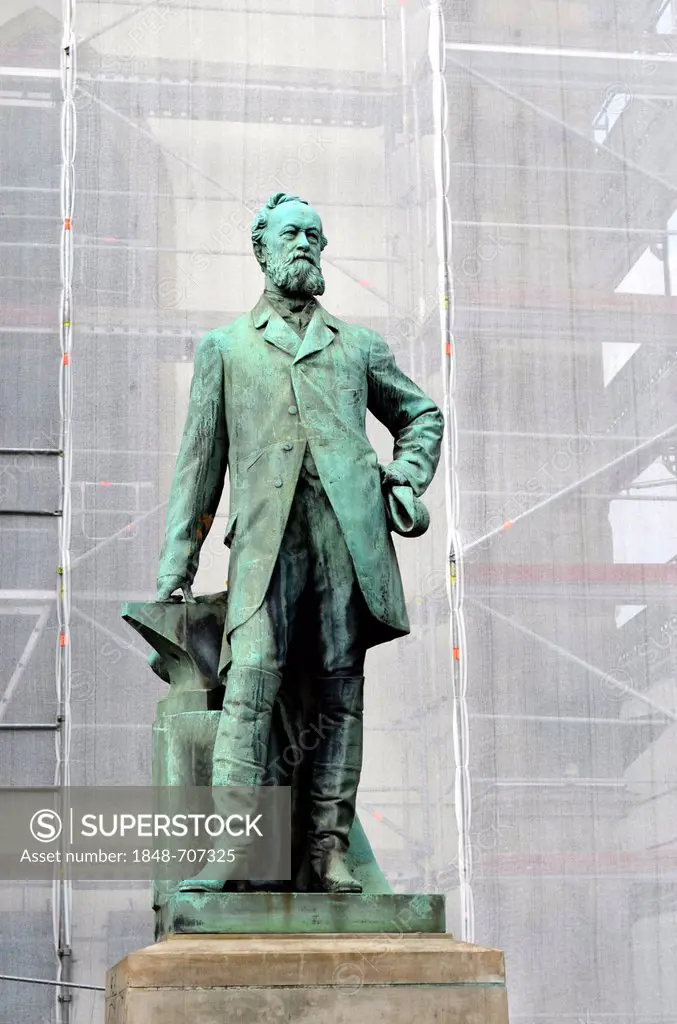 Industrialist and inventor Alfred Krupp with an anvil, monument in front of the covered Marktkirche Church in Essen, North Rhine-Westphalia, Germany, ...