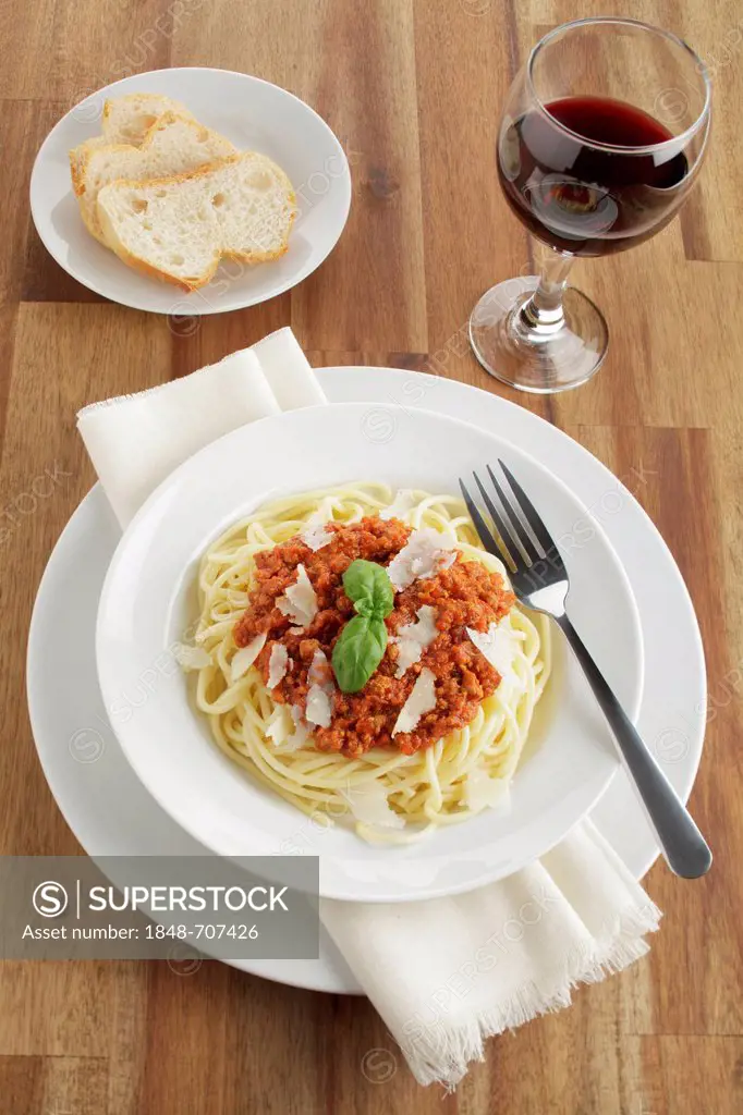 Spaghetti Bolognese with parmesan and basil, bread - recipe file available
