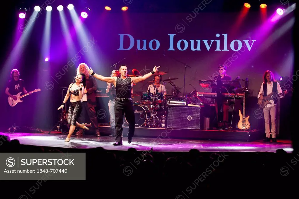 Artistic performances accompanying rock songs, Duo Iouvilov, live performance, Das Zelt, events venue, Rock Circus in Lucerne, Switzerland, Europe