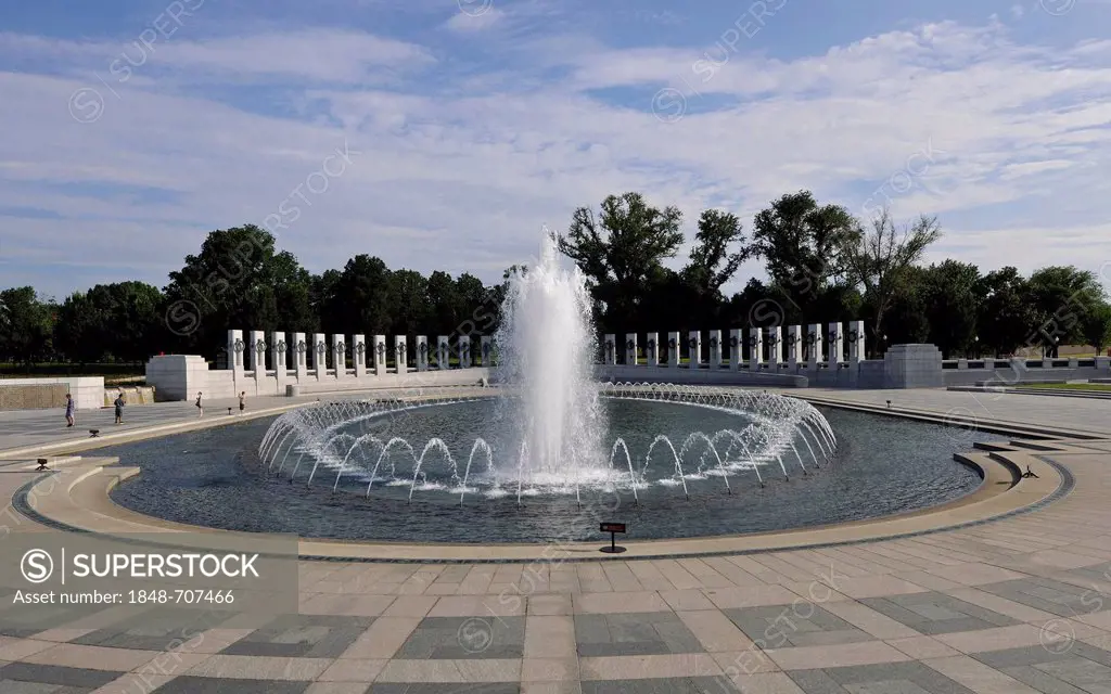 Central fountain, National World War II Memorial, WWII Memorial or Second World War Memorial, Washington DC, District of Columbia, United States of Am...