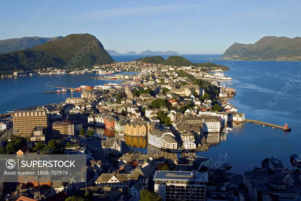 Ålesund, Alesund surrounded by the Norwegian Sea seen from the viewpoint on Aksla hill, Moere og Romsdal, Norway, Europe