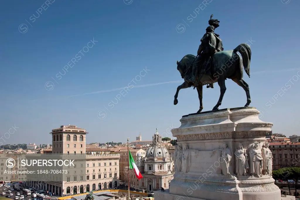 Equestrian statue of Vittorio Emanuele II, Il Vittoriano monument, Piazza Venezia, Rome, Italy, Europe