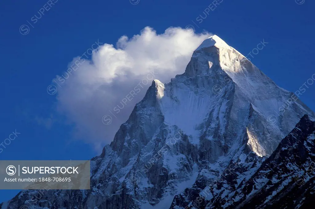 Mount Shivling, 6543 m, highest natural Shiva-Lingam, above Gaumukh, the source of the Ganges river, near Gangotri, Uttarakhand, formerly Uttaranchal,...
