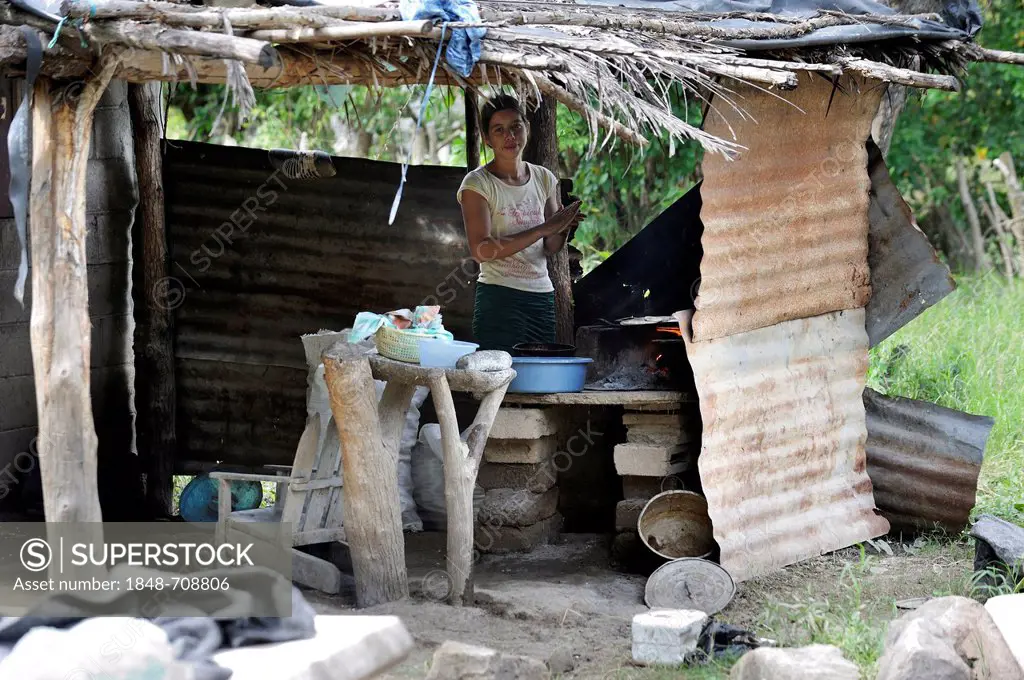Woman in a simple kitchen with improvised roof, El Angel, Bajo Lempa, El Salvador, Central America, Latin America