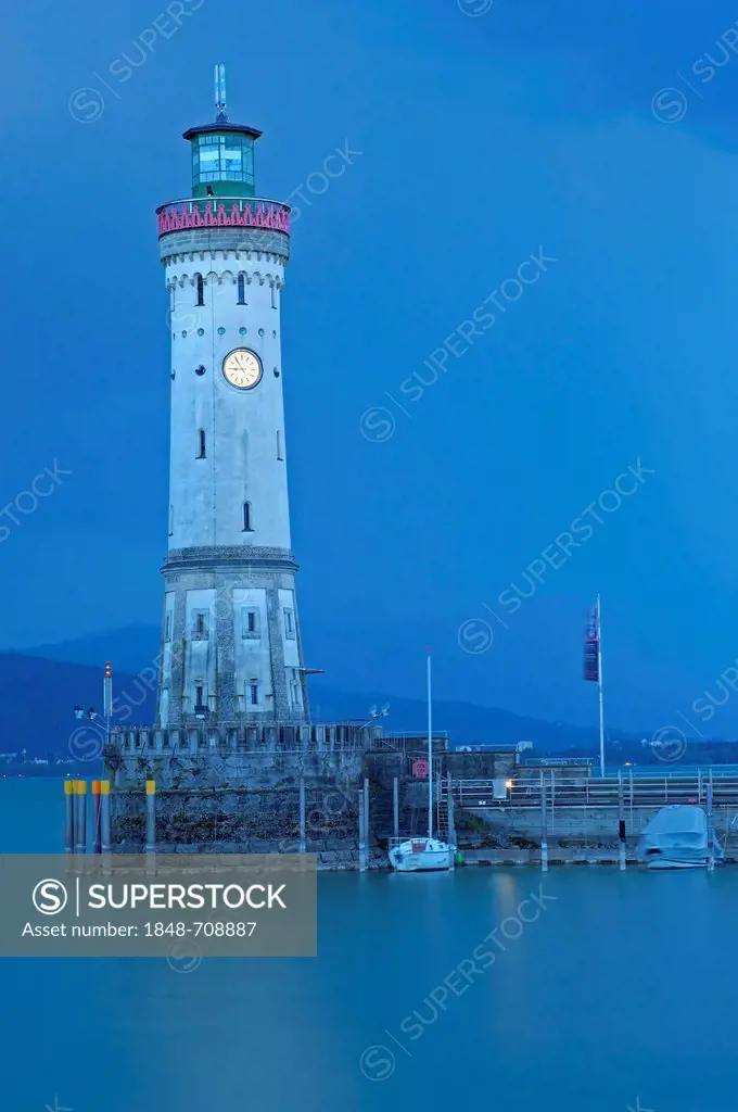Lighthouse at the harbor entrance, Lindau, Bodensee, Lake constance, Bavaria, Germany, Europe