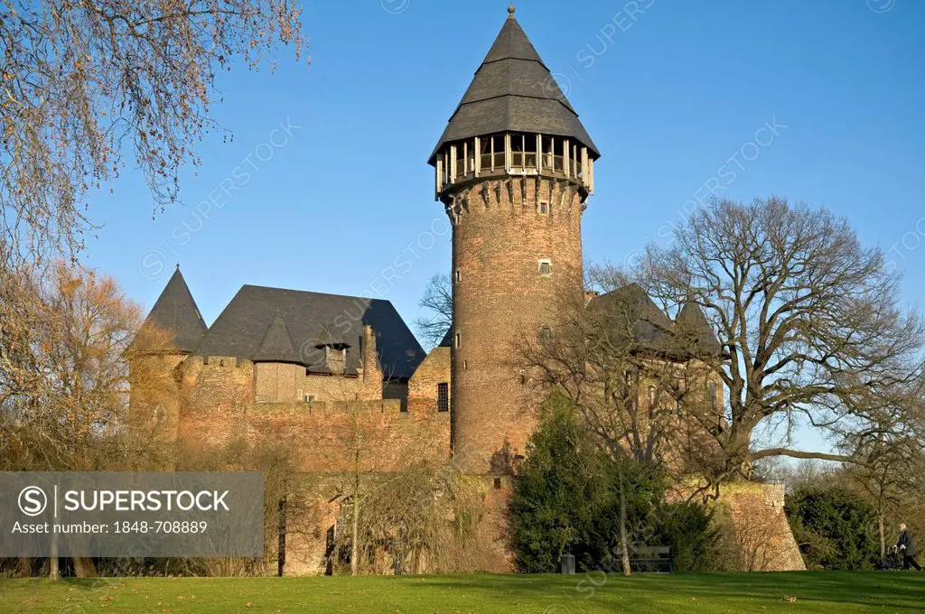 Burg Linn moated castle, in Krefeld Linn, North Rhine-Westphalia, Germany, Europe