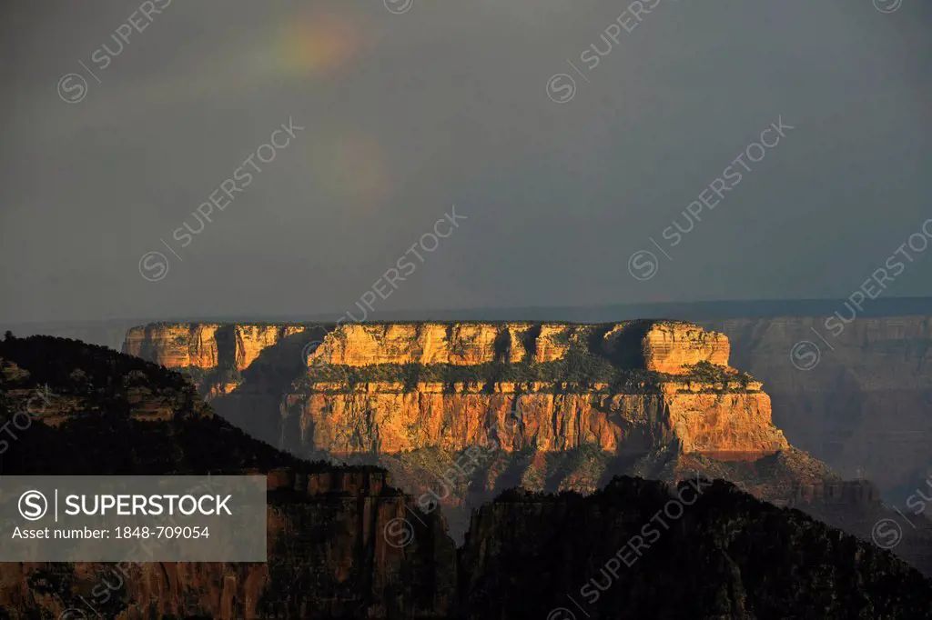 Rainstorm and a rainbow, view from Bright Angel Point, last light of the day on Wotan's Throne, Walhalla Plateau, evening mood, Grand Canyon National ...