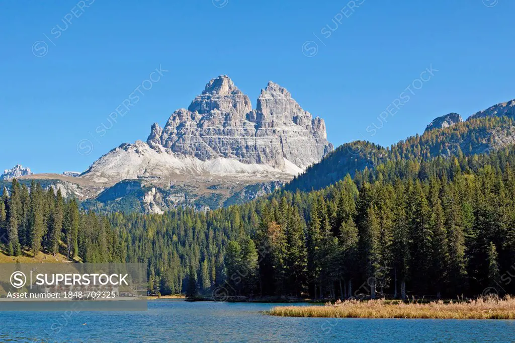 Tre Cime di Lavaredo or Drei Zinnen peaks, Lake Misurina, Dolomites, Italy, Europe