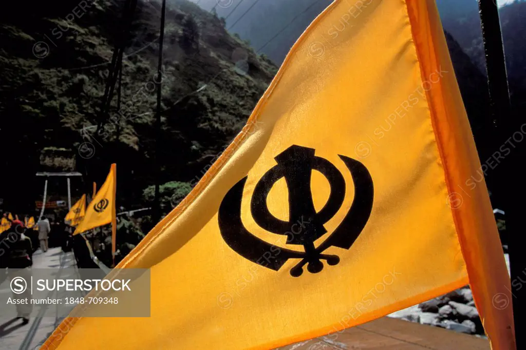 Orange flag with a Khanda symbol, religious emblem for the Sikhs and Sikhism, Govindghat, Chamoli district, Uttarakhand, formerly Uttaranchal, Indian ...