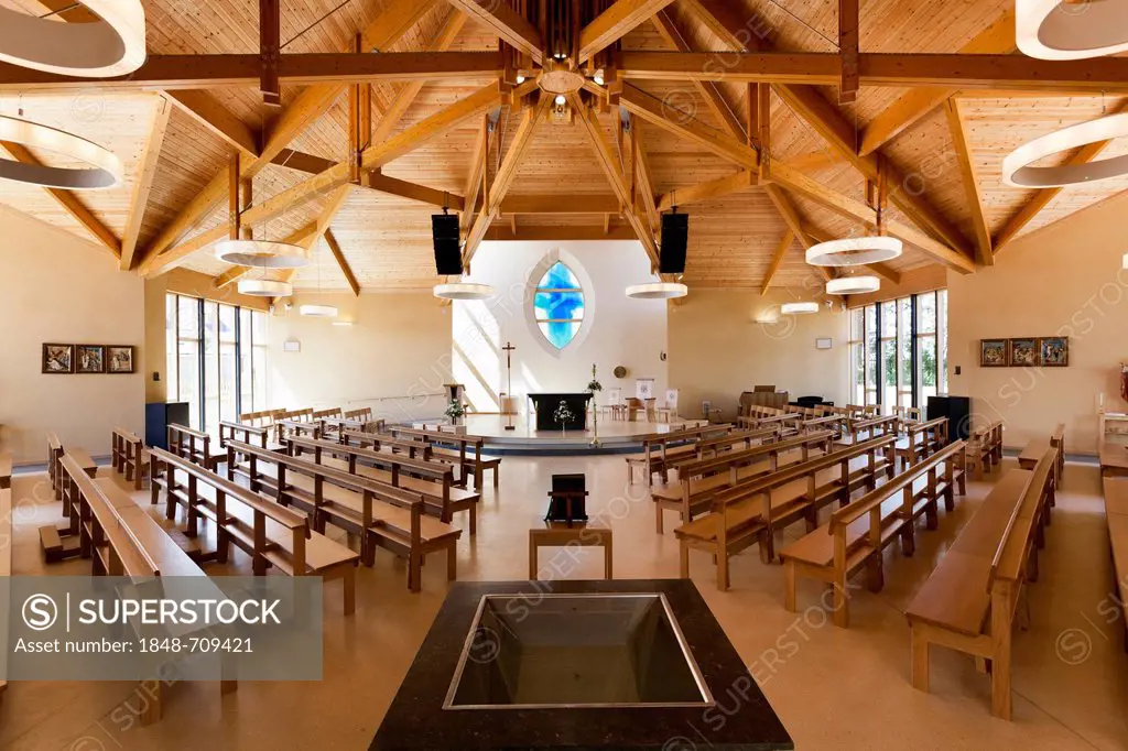 Sacred Heart Church, interior of modern church, Waterlooville, Hampshire, England, United Kingdom, Europe