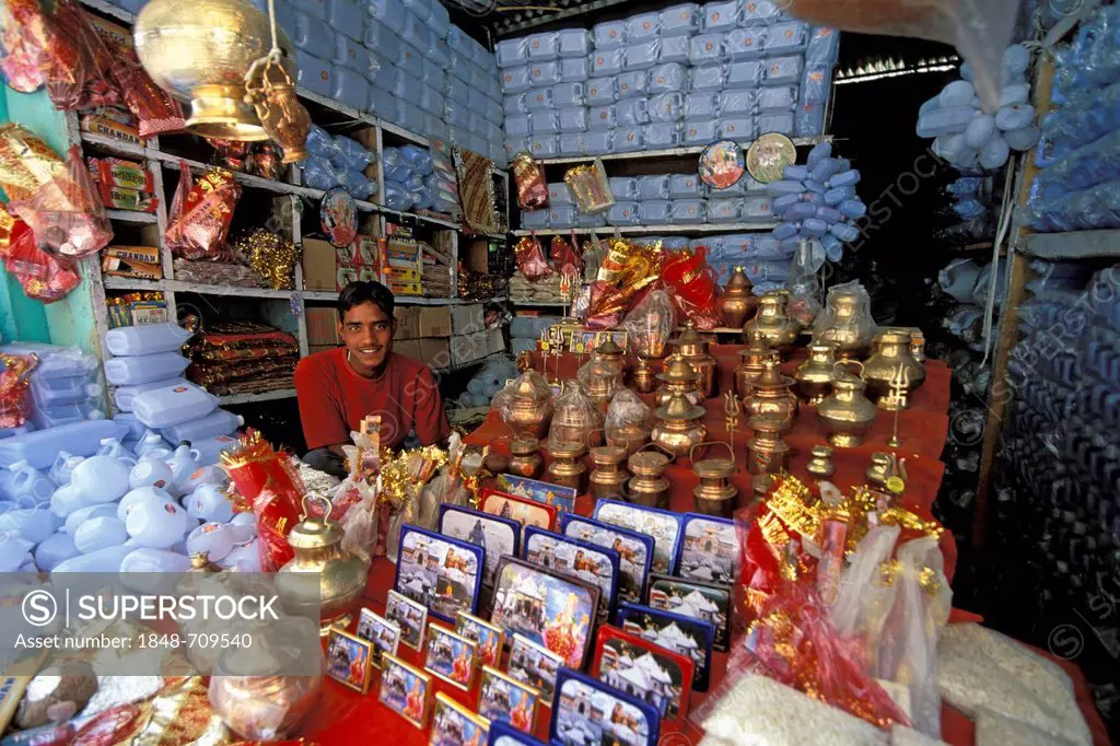 Merchant selling devotional objects, Gangotri, Indian Himalayas, Uttarakhand, formerly Uttaranchal, India, Asia