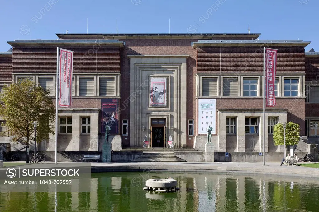 Kunstpalast museum, Ehrenhof, Dusseldorf, North Rhine-Westphalia, Germany, Europe