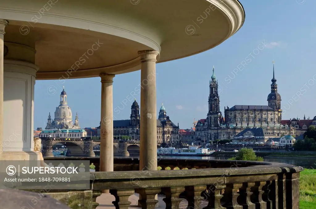 The historic part of the city, seen from across the river Elbe, Dresden, Saxony, Germany, Europe