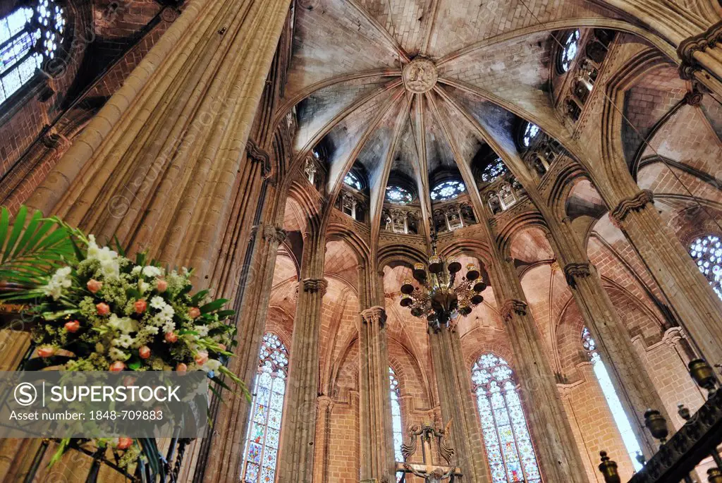 Interior, La Catedral de la Santa Creu i Santa Eulalia, The Cathedral of the Holy Cross and Saint Eulalia, Gothic Quarter, Barri Gòtic, Barcelona, Cat...