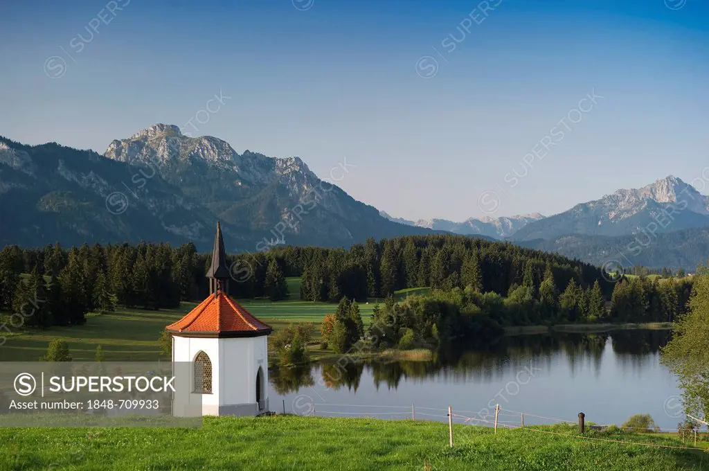 Chapel on Lake Hegratsrieder See, near Fuessen, Allgaeu, Bavaria, Germany, Europe