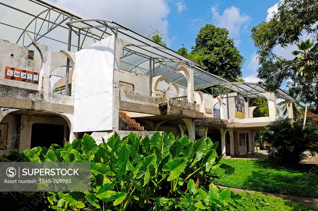 Museum and memorial at the Hacienda Napoles, former estate of drug baron Pablo Escobar, head of the Medellin Cartel, Puerto Triunfo, Antioquia, Colomb...