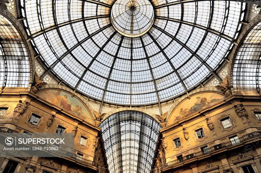Shopping arcade, Galleria Vittorio Emanuele II, Milan, Lombardy, Italy, Europe