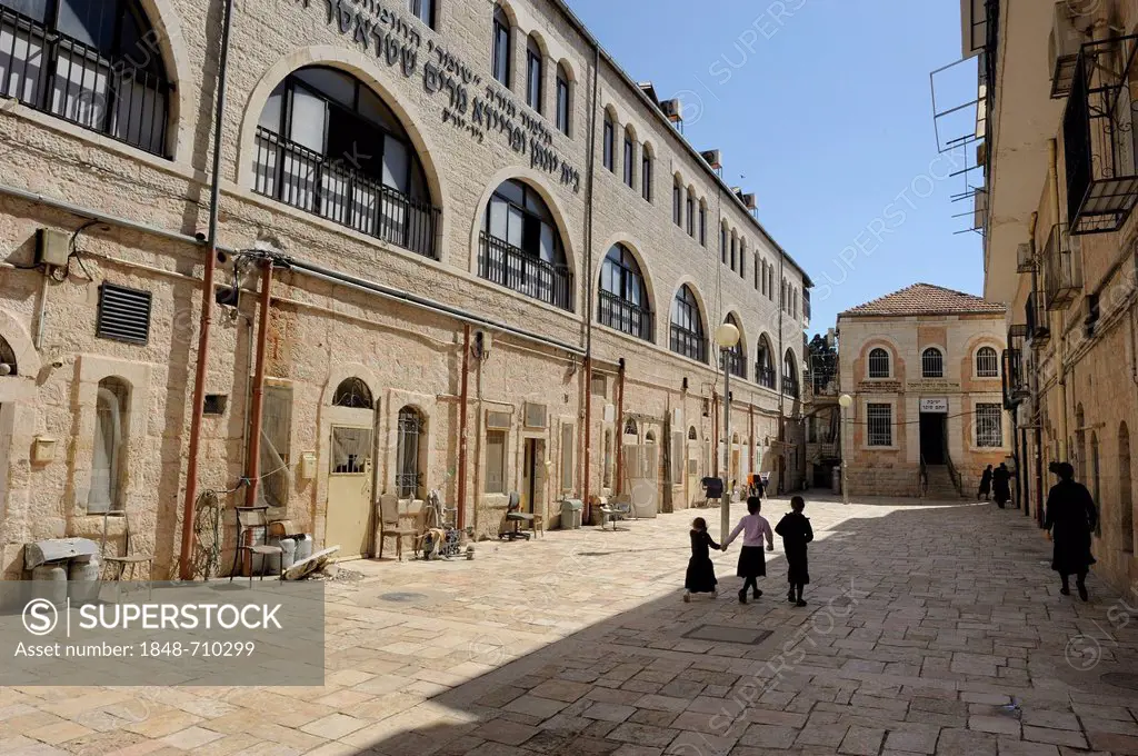 School in the district of Me'a She'arim or Mea Shearim, Jerusalem, Israel, Middle East