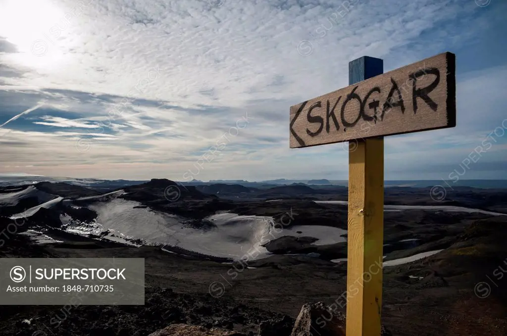 Signpost on Fimmvoerðuháls hiking trail, or Fimmvoerduhals - Skógar, Suðurland, Sudurland, southern Iceland, Iceland, Europe