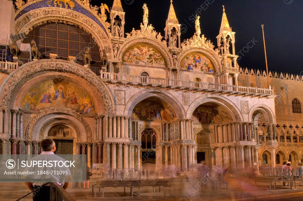 Basilica di San Marco, St Mark's Basilica at night, prime example of Venetian-Byzantine architecture, built in 1094, on St. Mark's Square, Venice, Ven...