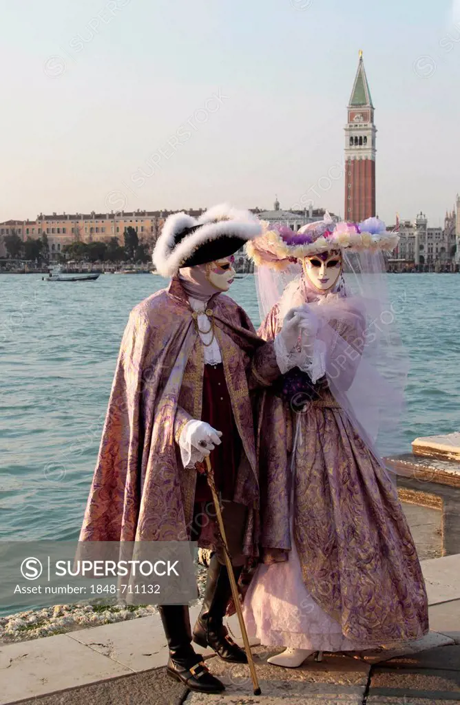 Man and woman wearing masks, Carnival in Venice, San Giorgio Maggiore, Venice, Veneto, Italy, Europe