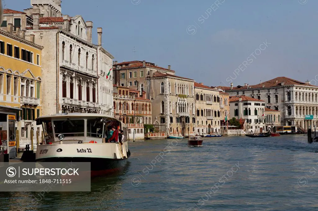 Canal Grande or Canale Grande near San Toma, San Polo district, Venice, UNESCO World Heritage Site, Venetia, Italy, Europe