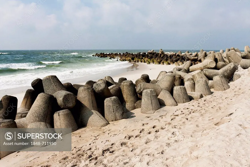 Tetrapods on the beach to prevent sand drifting, near Hoernum on Sylt, North Frisia, Schleswig-Holstein, Germany, Europe
