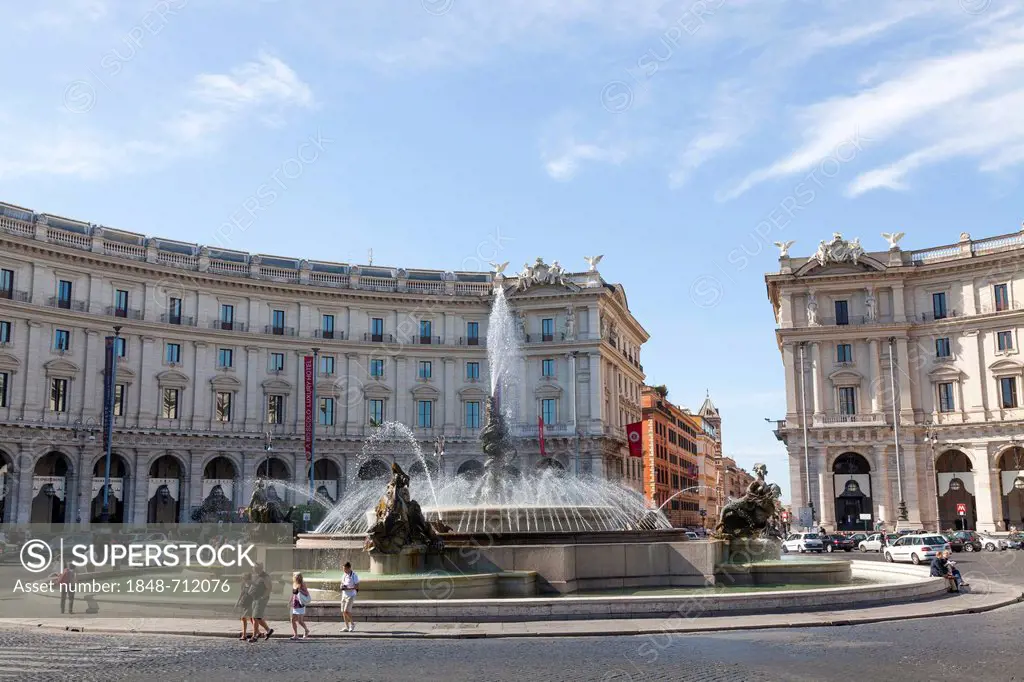 Piazza della Repubblica and Piazza Esedra and its fountain in Rome, Rome, Lazio, Italy, Europe