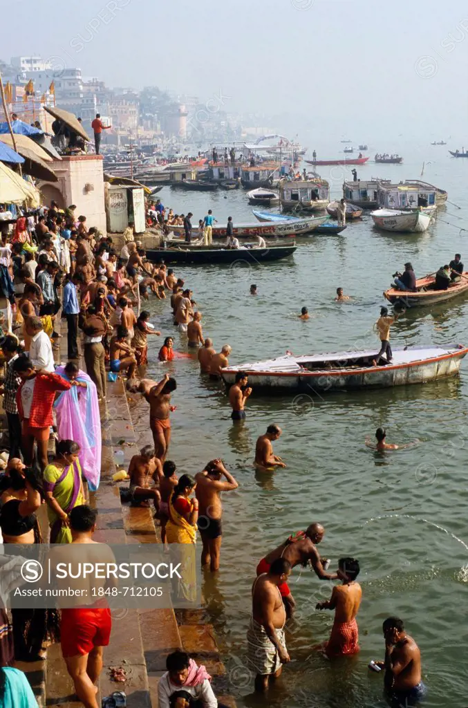 The ghats in Varanasi are busy with pilgrims every morning, Varanasi, Uttar Pradesh, India, Asia