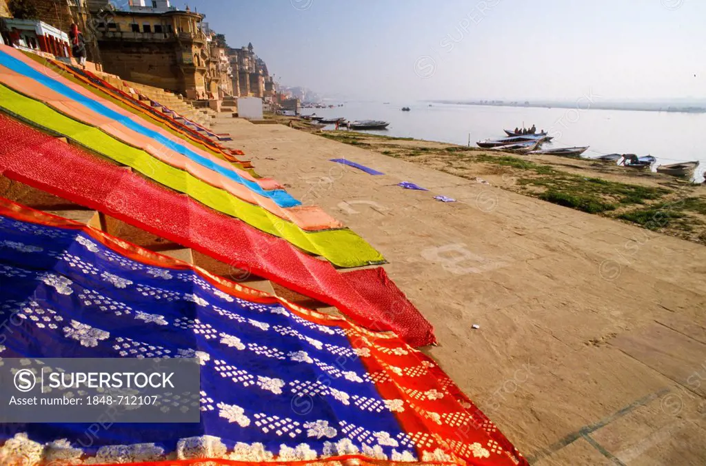 Saris drying quickly in the hot winds of Varanasi, Uttar Pradesh, India, Asia