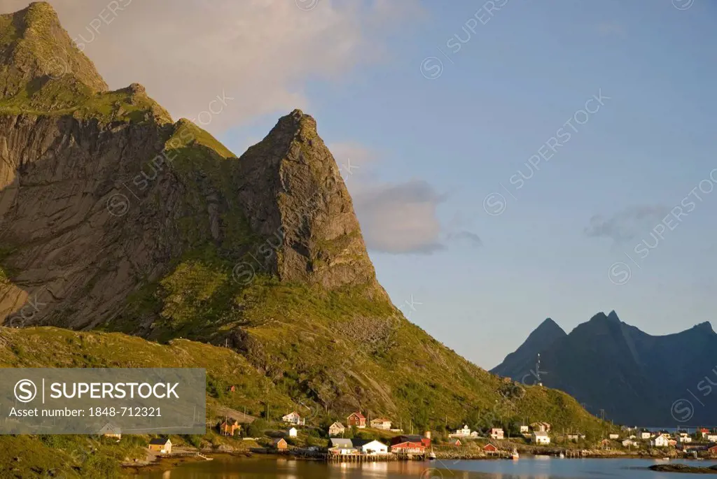 The mountain Reinebringen and the houses of Reine at the coast of the Norwegian Sea, island of Moskenesøy, Moskenesoy, Lofoten archipelago, Nordland, ...