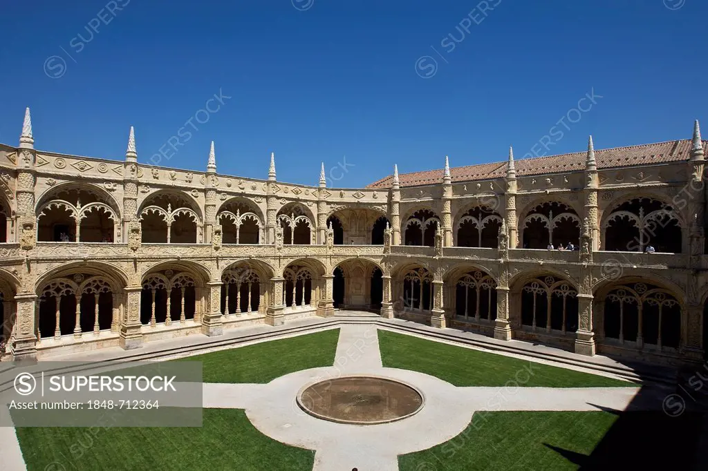 Two-storey cloister, Claustro, Mosteiro dos Jeronimos, Hieronymites Monastery, UNESCO World Heritage Site, late Gothic style, Manueline, Belem, Lisbon...