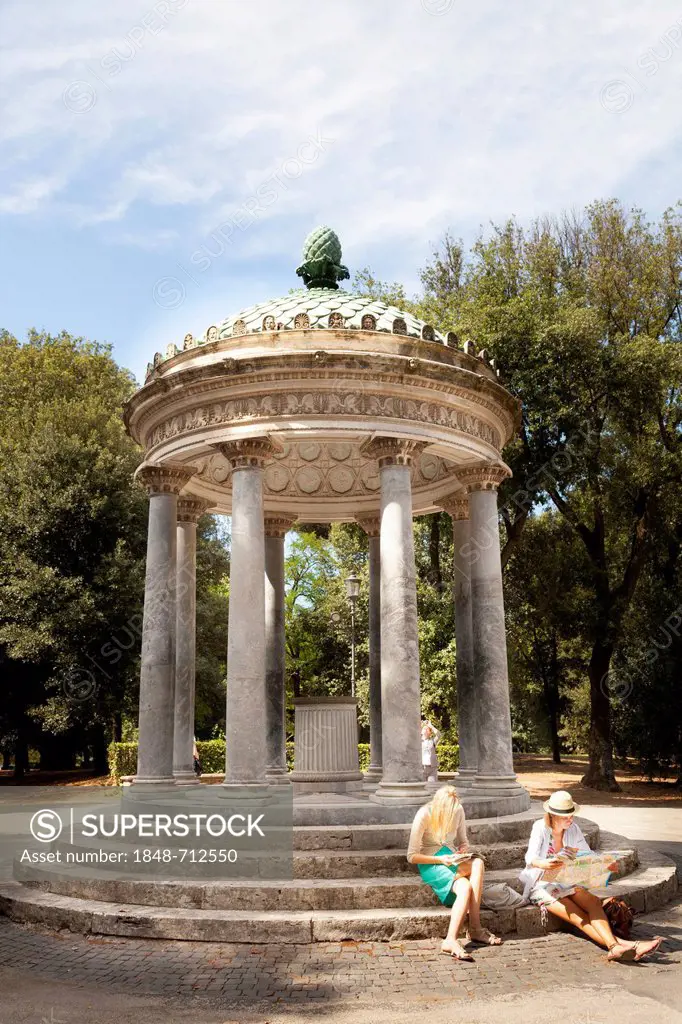 Tourists at the Tempietto di Diana in Villa Borghese Gardens, Rome, Lazio, Italy, Europe