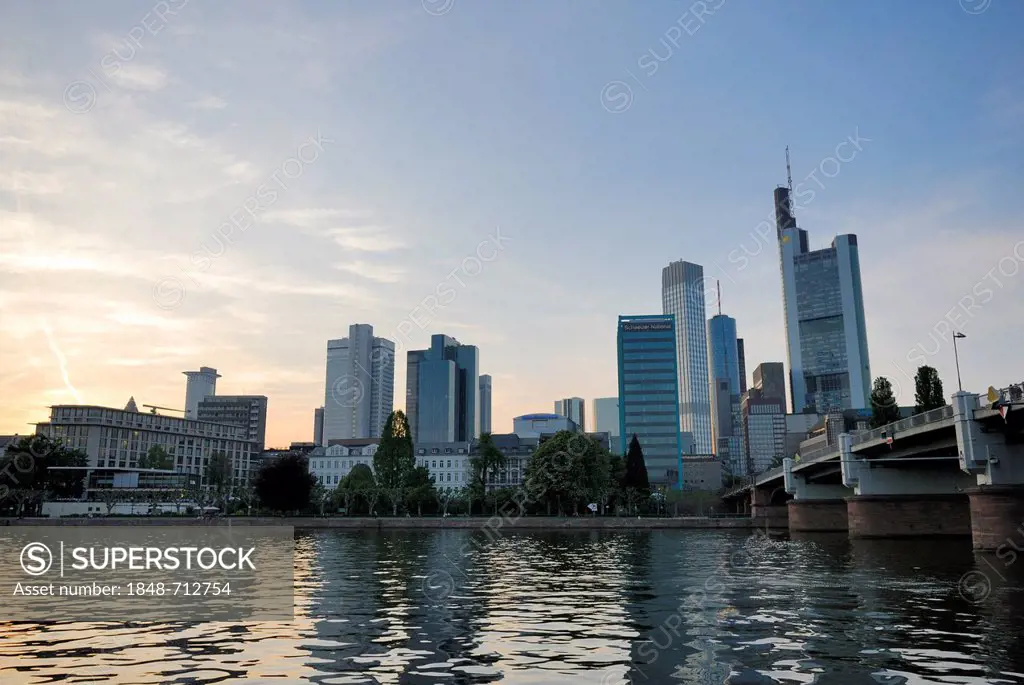 Main river, skyline of the financial district, Frankfurt am Main, Hesse, Germany, Europe, PublicGround