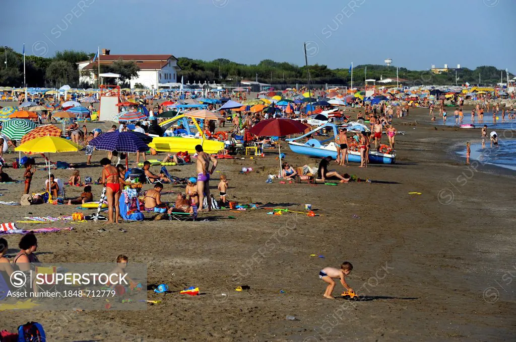Holidaymakers on the beach of the northern Adriatic Sea at the Cavallino camping site, Jesolo, Venice, Italy, Europe