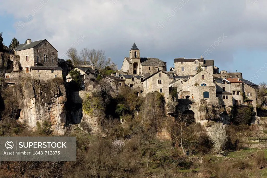 Village of Cantobre, Dourbie valley, Causses du Larzac High Plateau, Grands Causses Natural Regional Park, France, Aveyron, Europe
