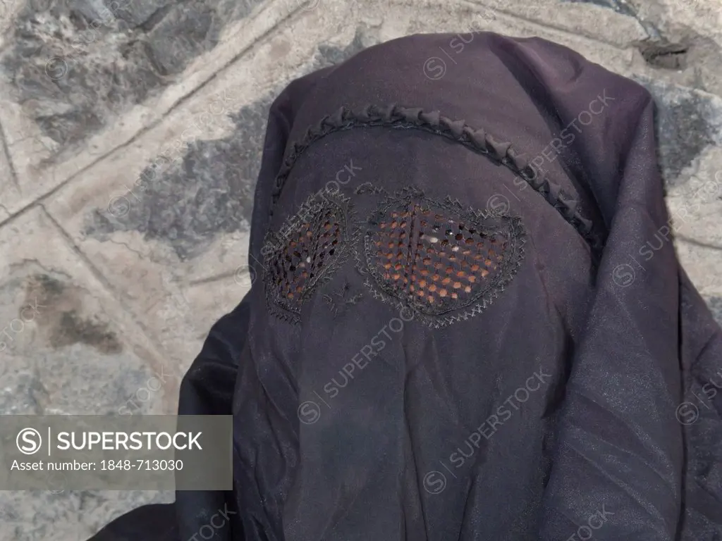 Muslim woman dressed in a burka, in traditional area of Srinagar, Jammu and Kashmir, India, Asia