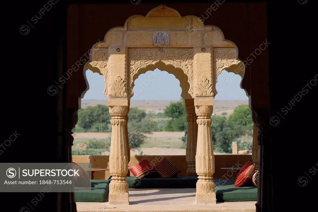 Niche with arches, Mool Sagar, heritage hotel and pleasure gardens of the Maharajas of Jodhpur, Jaisalmer, Thar Desert, Rajasthan, North India, India,...