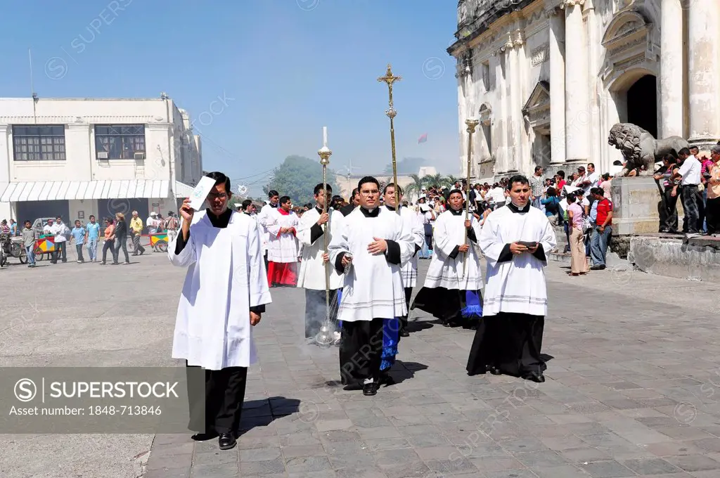 Church festival with procession, Catedral de la Asuncion, Leon, Nicaragua, Central America